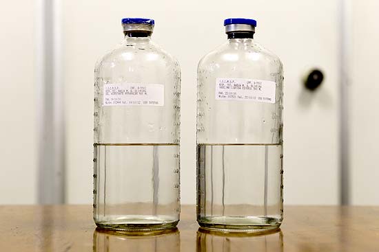 Polícia Civil apresenta dois frascos semelhantes aos que foram usados no atendimento de Stephanie