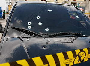 Carro onde estava o prefeito Walderi Braz Paschoalin (PSDB) levou pelo menos 13 tiros