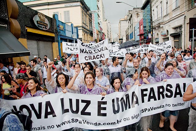Manifestantes protestam contra projeto Nova Luz na região central de São Paulo