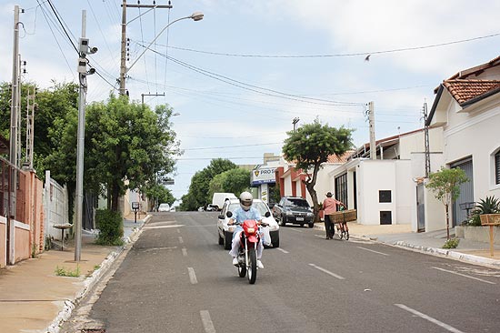 Radar fixo multa em rua de Barretos (SP); Municpio teve crescimento na arrecadao com multas em 2010