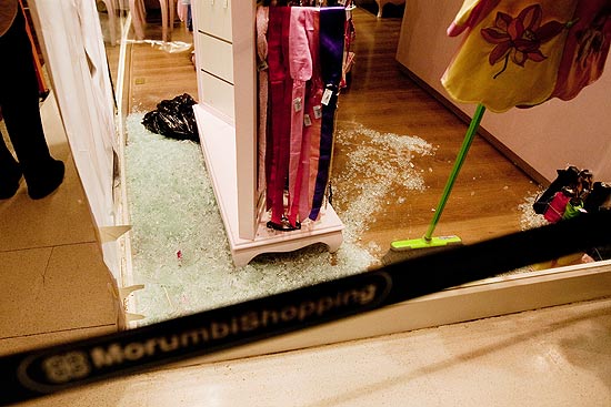 Loja de roupas ao lado de joalheria assaltada no Morumbi Shopping foi atingida por tiros durante ao de criminosos