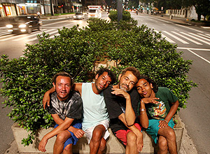 Da esuqerda para direita, grupo de mendigos gays vítimas de preconceito na região da Av Paulista. Joaquim José, Samuel viana, Josuer e Leandro.