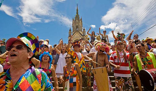 Bloco Juca Teles, um dos mais famosos do Carnaval de Paraitinga, em desfile no ano passado