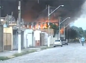Incndio em fbrica de cobertores de Guaratinguet, no inteiror de So Paulo, foi controlado aps 30 horas