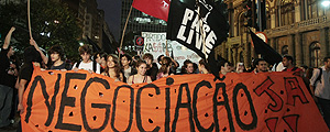 Manifestação contra o aumento da passagem de ônibus em São Paulo, que acabou em confronto no metrô (Danilo Verpa/Folhapress)