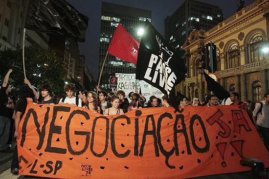 Manifestação contra o aumento da passagem de ônibus em São Paulo, que acabou em confronto no metrô