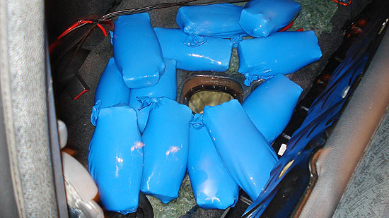 Aproximadamente 13 kg de crack so encontrados em tanque de combustveis de carro no Paran 