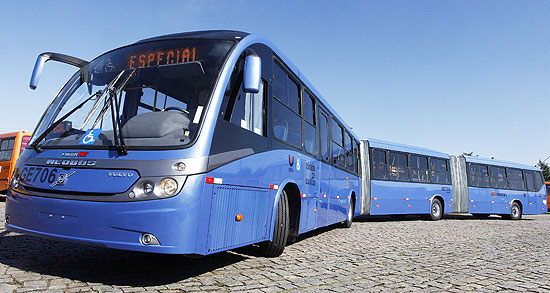 Supernibus  apresentado pela prefeitura antes de comear a rodar em Curitiba