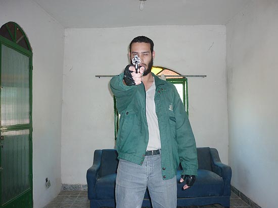 Atirador do massacre de Realengo mantinha no computador fotos com armas