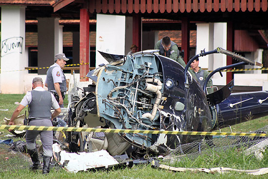 Helicptero de Marrone ficou destrudo aps cair no recinto de exposies de So Jos do Rio Preto