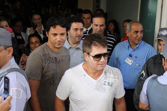 Marrone deixa Hospital de Base de São José do Rio Preto após acidente
