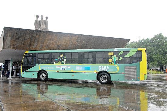 Modelo do ônibus com tecnologia flex GNV (gás natural veicular) + diesel, lançado nesta terça-feira no Rio