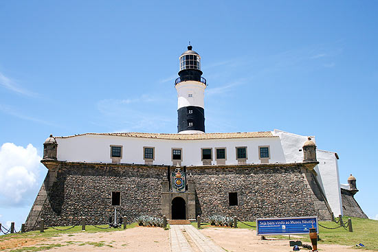 Farol da Barra, o mais antigo da América, é aberto para visitação do público em Salvador (BA)