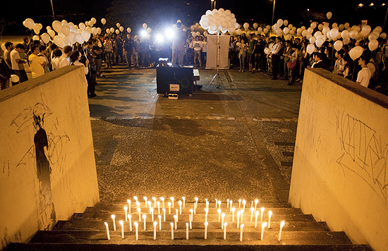 Estudantes e parentes realizam ato em homenagem a Felipe Paiva assassinado dentro da USP