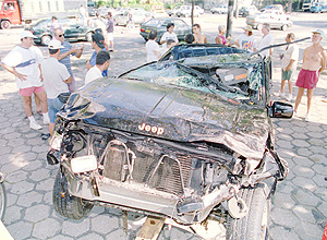 Cherokee do jogador ex-jogador Edmundo, após colidir com outro veículo na Lagoa Rodrigo de Freitas em 1995