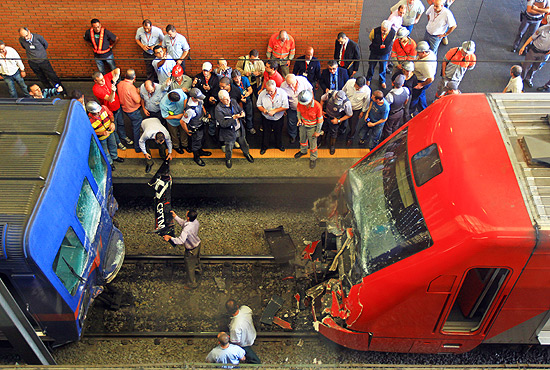 Acidente entre dois trens na Estação Barra Funda deixa 42 feridos