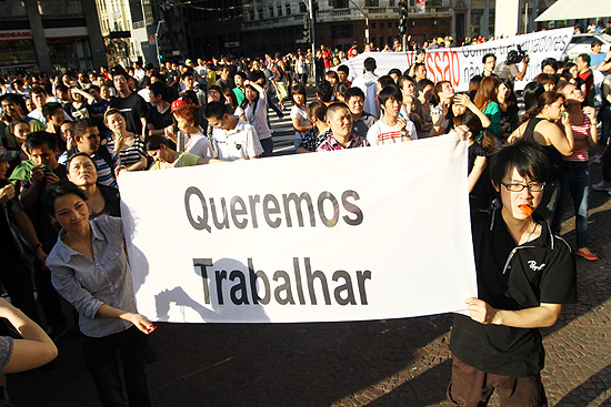 Comerciantes da regio da 25 de Maro fazem protesto em frente a Prefeitura de Sao Paulo