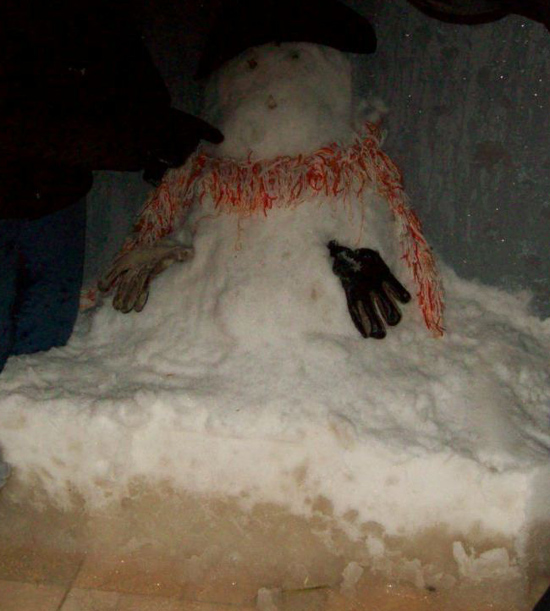 Boneco de neve feito nesta quarta-feira por moradores da cidade de So Jos dos Ausentes (RS)