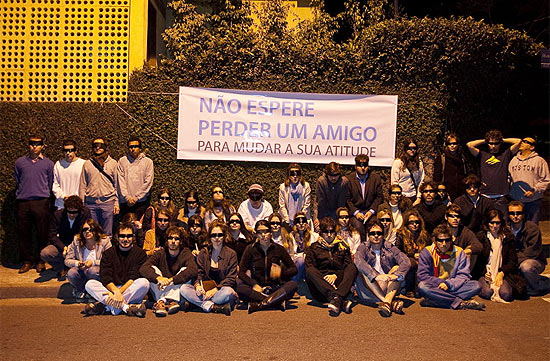 Amigos de Vitor Gurman fazem ato contra a impunidade no local onde ocorreu o acidente em So Paulo