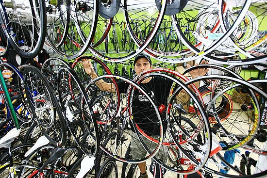 O empresrio Lucas Cardoso Carluccio, que teve sua loja de bicicletas roubada em julho; assaltos cresceram no interior