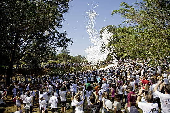 Moradores do Morumbi fazem protesto contra a onda de assaltos no bairro; manifestação reuniu 2.500 pessoas
