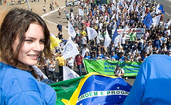 Musa líder dos estudantes chilenos participa da "Marcha dos Estudantes" em Brasília