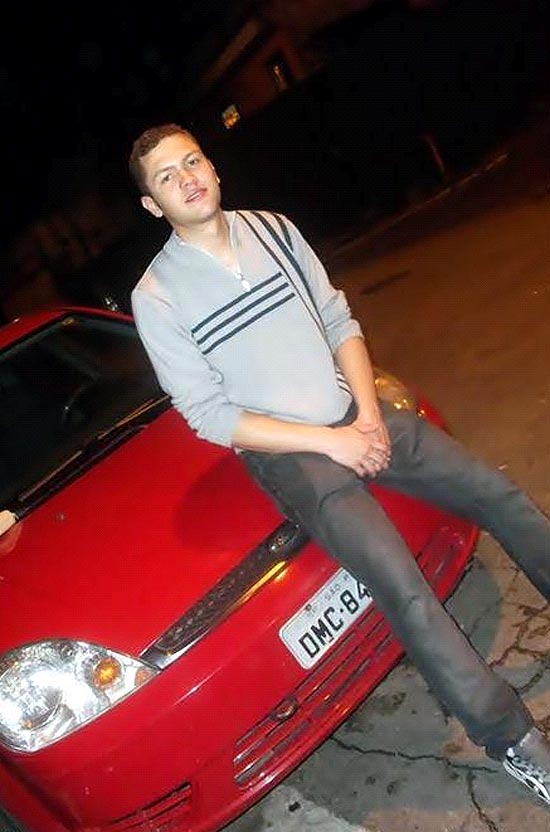 Jovem Renan Fogaça foi encontrado baleado em um hospital após uma mobilização no Facebook; ele não resistiu