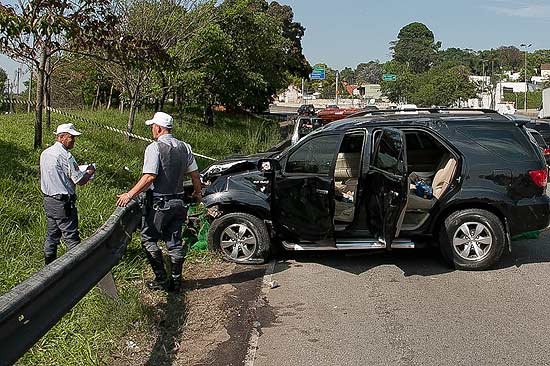 Motorista de Hilux atropelou e matou dois garis que trabalhavam na marginal Pinheiros, perto da ponte Ary Torres