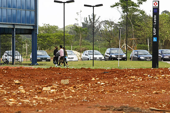 rea do campus da USP Leste, em So Paulo, que est recebendo terra e entulho de origem suspeita