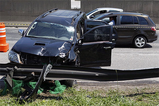 Motorista embreagado, em Hilux, atropelou tres garis, sendo que dois deles morreram no local