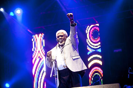 Tony Tornado, 81, canta no festival "Black na Cena"; artista conta ter ficado "enojado" com a história
