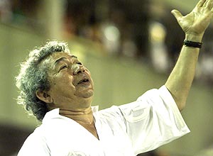 Joosinho Trinta desfila pela Unidos de Viradoro em 1999; clique e veja mais imagens