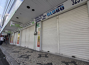 Comerciantes fecham as portas com medo de arrastões em Fortaleza, devido à greve dos policiais