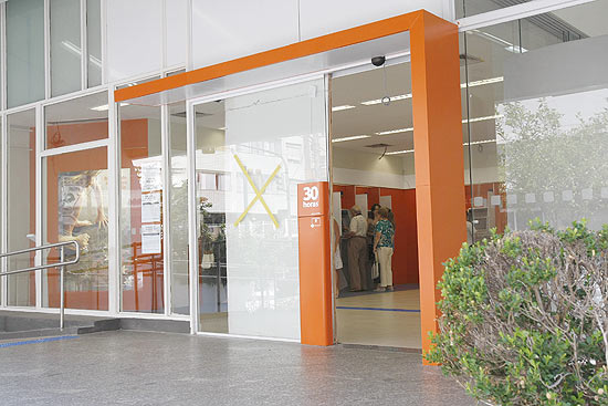 Agência do Itaú tem portas giratórias retiradas; outros bancos também devem aderir a mudança