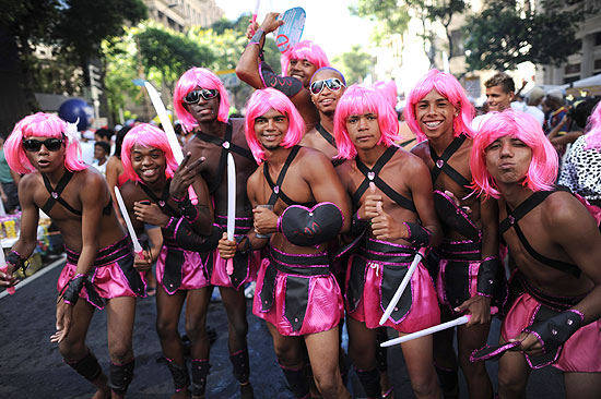 Foliões no Cordão da Bola Preta, que desfila neste sábado pelas ruas do centro do Rio de Janeiro