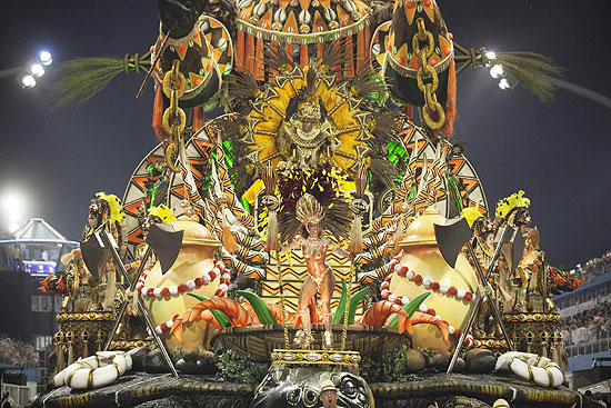 Carro alegório da Mocidade Alegre, campeã do Carnaval de São Paulo; veja fotos do desfile
