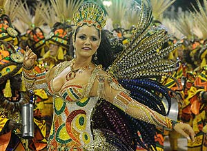 Luiza Brunet como rainha de bateria da Imperatriz