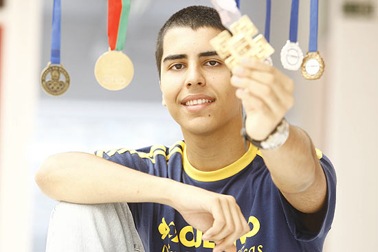 Estudante Gustavo Haddad Braga, 17, acumula medalhas e passou na Universidade de Harvard nos EUA