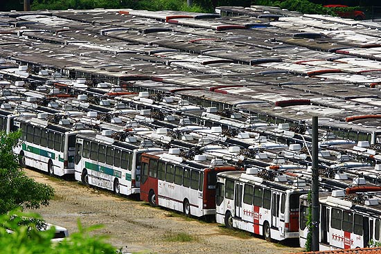 SPTrans manda que dono de ônibus histórico tire nome CMTC do veículo