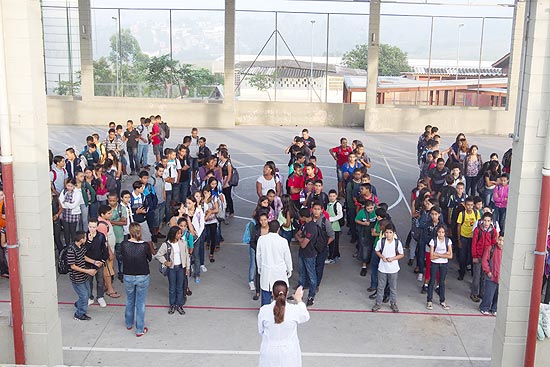 Estudantes da Escola Gertudres Eder, em Itapecerica da Serra na manha de quinta-feira (5