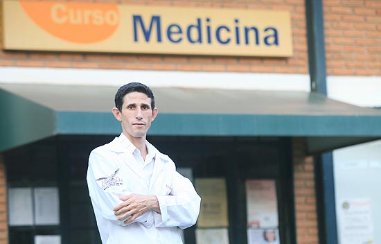 O estudante de medicina José Reinaldo Lopez na Unaerp, em Ribeirão Preto