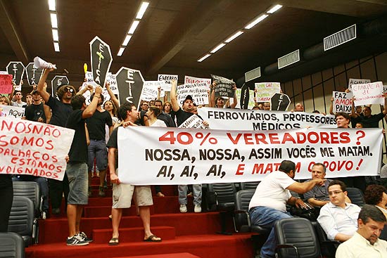 Um dos protestos do Movimento Panelao contra o aumento salarial dos vereadores de Ribeiro Preto, em 2012