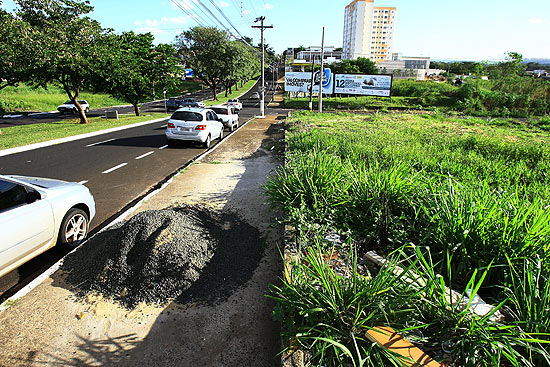 Terrenos em trecho da avenida Independncia, alvo de impasse na lei de uso do solo em Ribeiro Preto