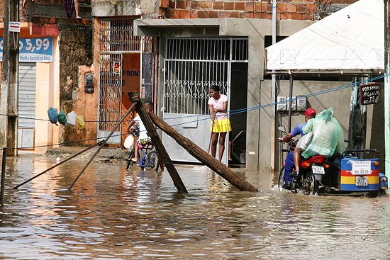 Chuva Causa Alagamentos E Desabamentos Em Salvador