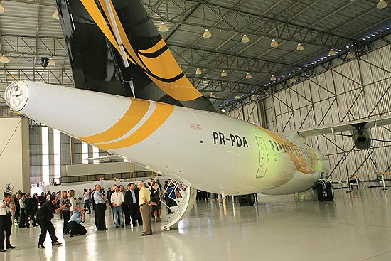 Nova aeronave da Passaredo apresentada durante entrevista coletiva promovida pela empresa area em Ribeiro