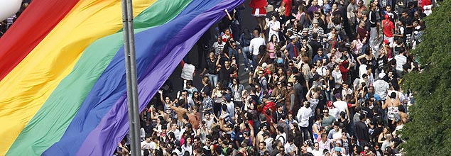 Participantes da Parada Gay lotam a avenida Paulista; veja mais fotos