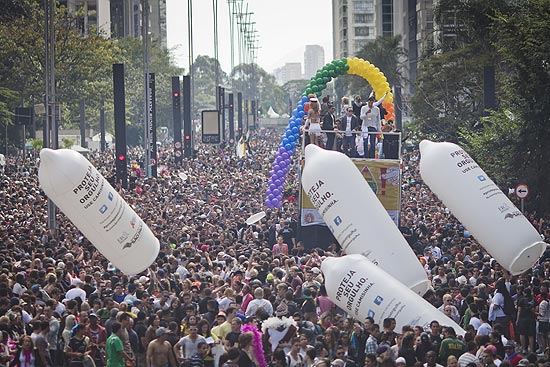 Participantes da Parada Gay deste ano na avenida Paulista, na cidade de So Paulo
