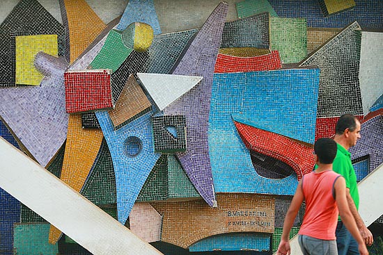 Mosaico do artista Bassano Vaccarini no Mercado Municipal de Ribeiro, que passar por reforma at quarta