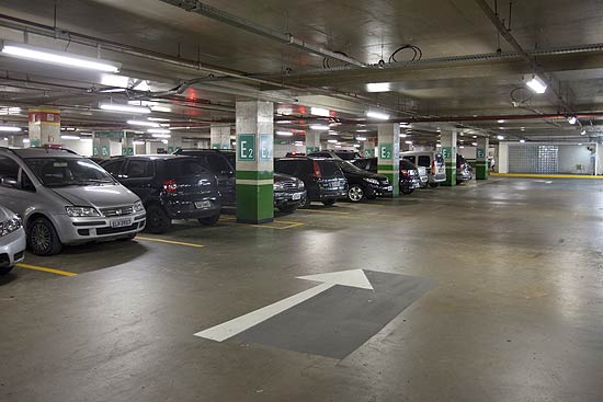 Estacionamento subterrneo na regio central de So Paulo; plano diretor quer diminuir o n de estacionamentos