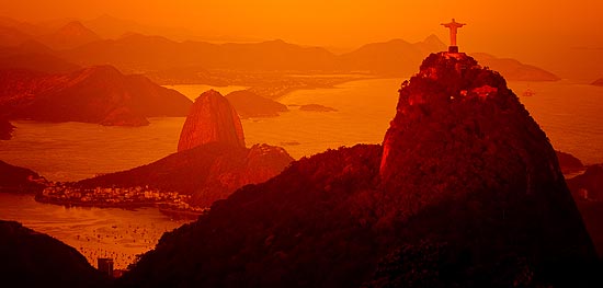 Vista da esttua do Cristo Redentor, Baia da Guanabara e Po-de-Aucar, no Rio de Janeiro